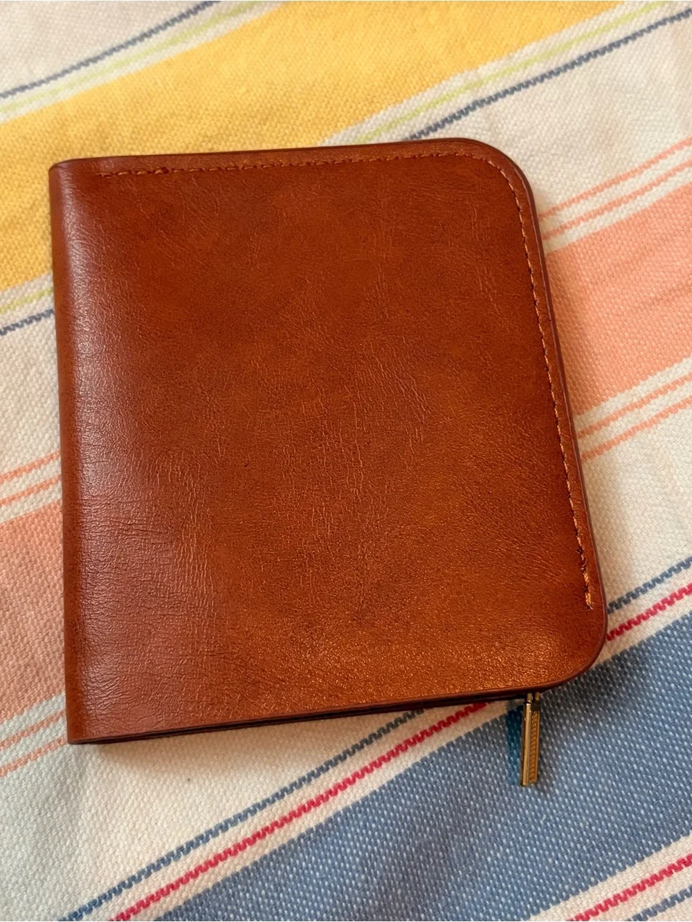 Vintage compact leather
